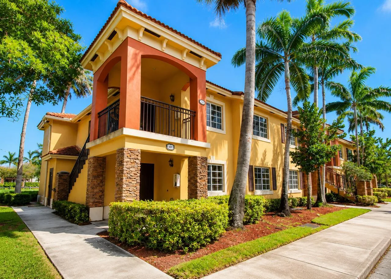 925 NE 34 Avenue # 103, Homestead, FL 33033