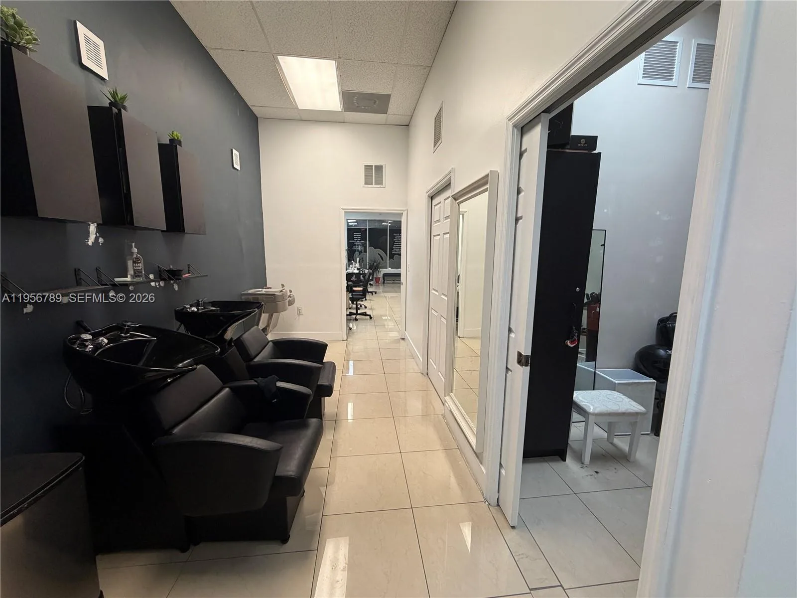 18505 NW 75th Pl, Hialeah, FL 33015 photo 4