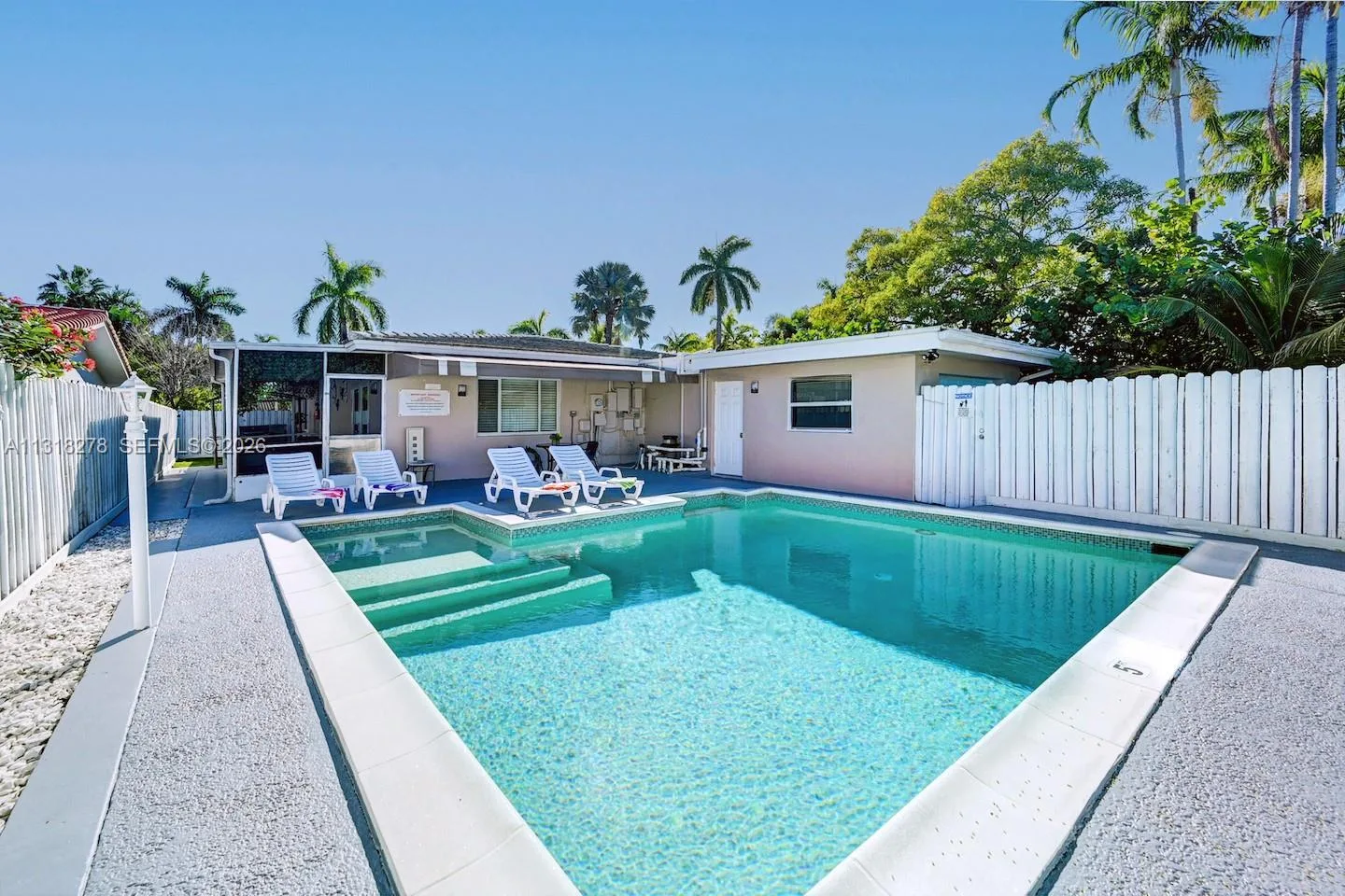 825 Harrison St, Hollywood, FL 33019