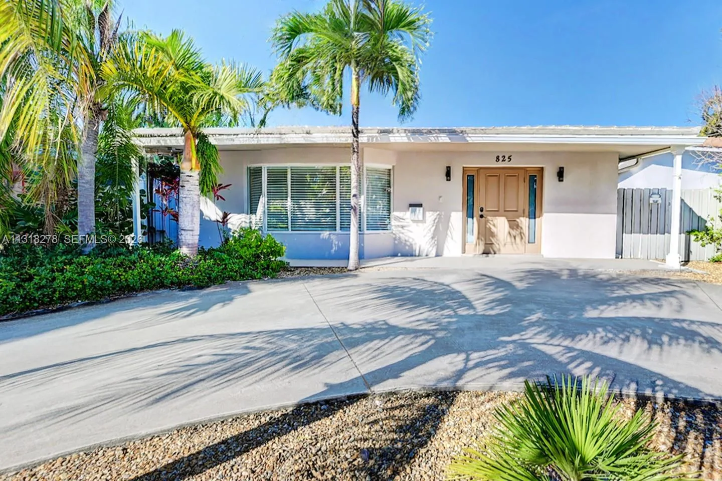 825 Harrison St, Hollywood, FL 33019 photo 2