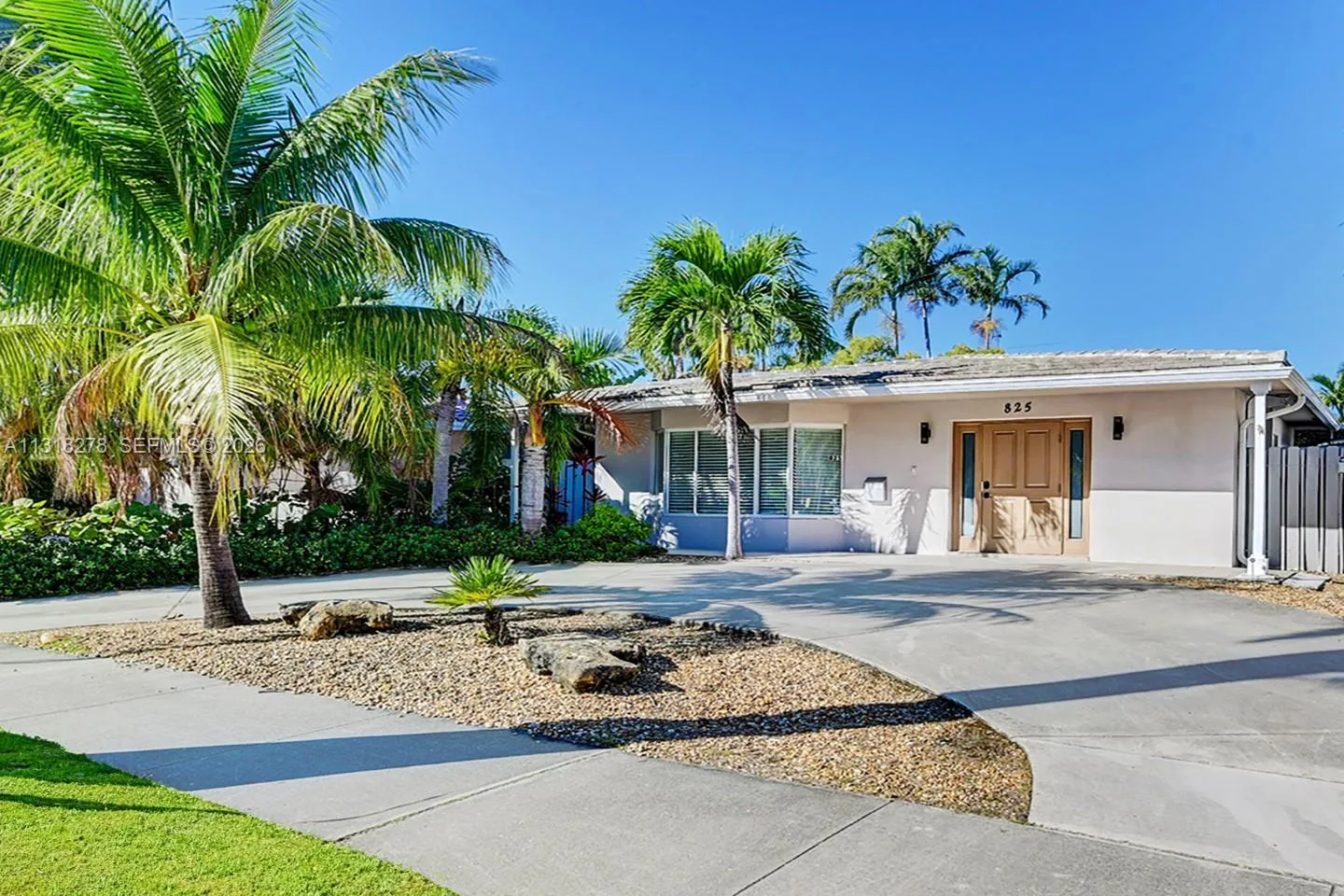 825 Harrison St, Hollywood, FL 33019 photo 3