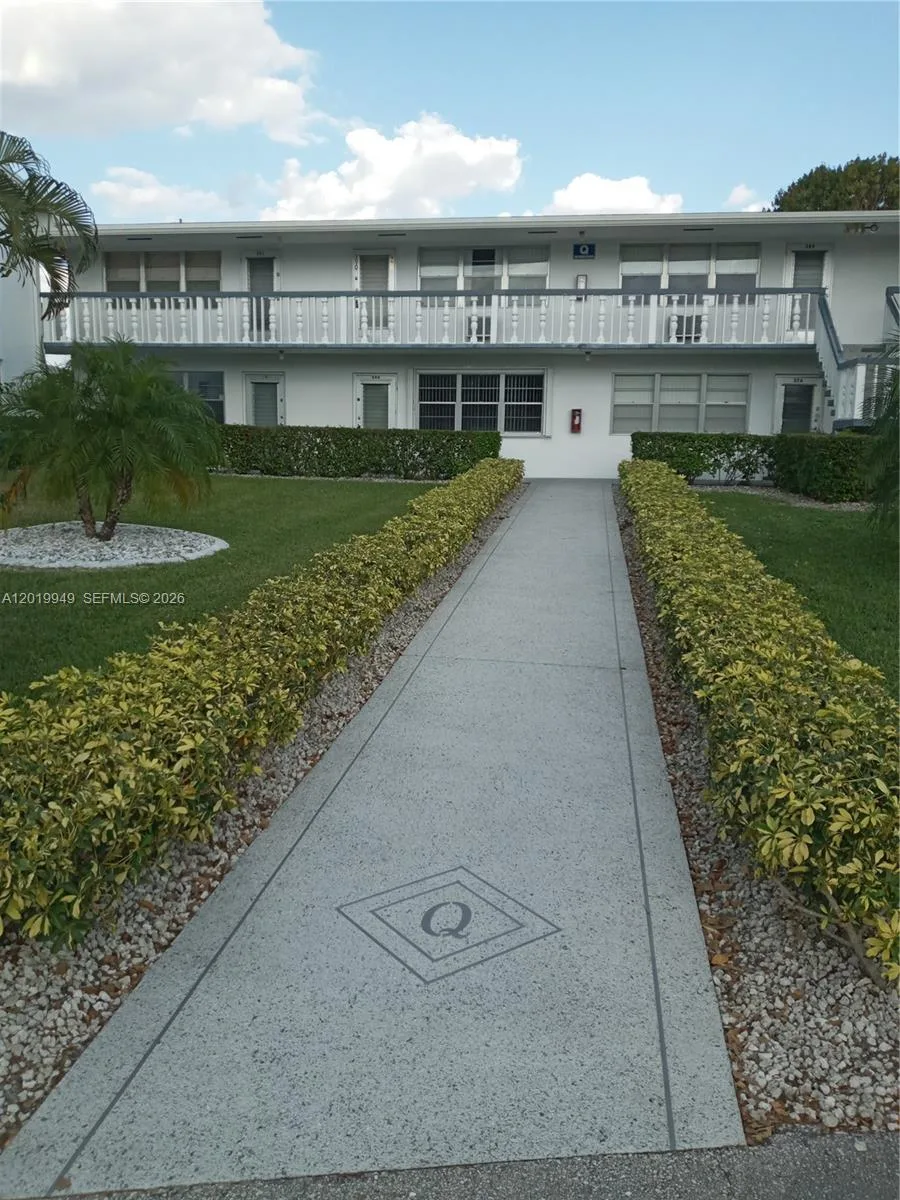 390 Windsor Q # 390, West Palm Beach, FL 33417
