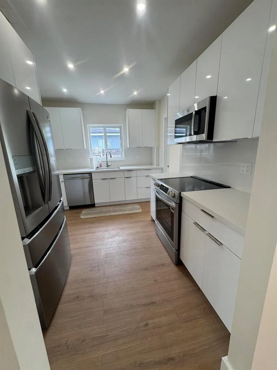 725 NE 160th Terrace, Miami, FL 33162 photo 9