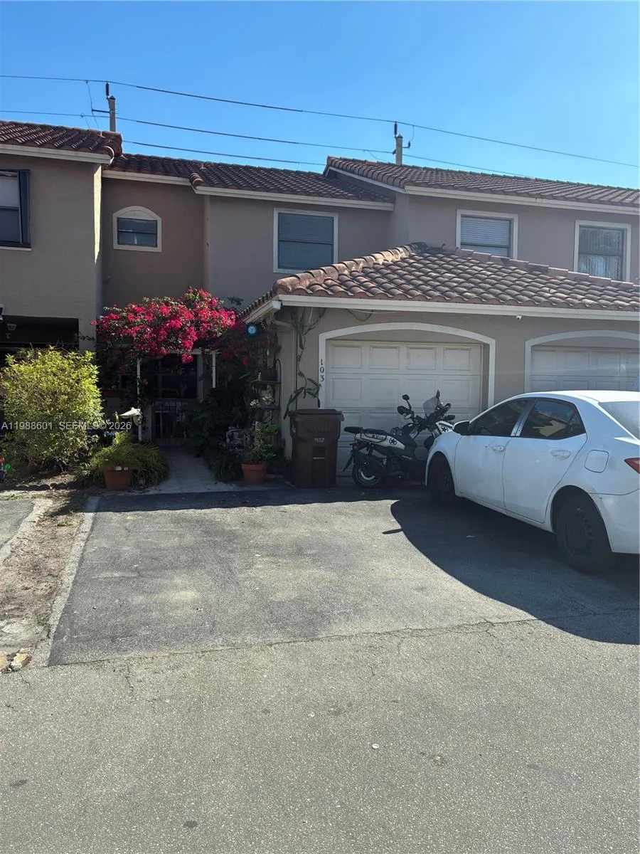 2530 W 60th Pl # 103-17, Hialeah, FL 33016