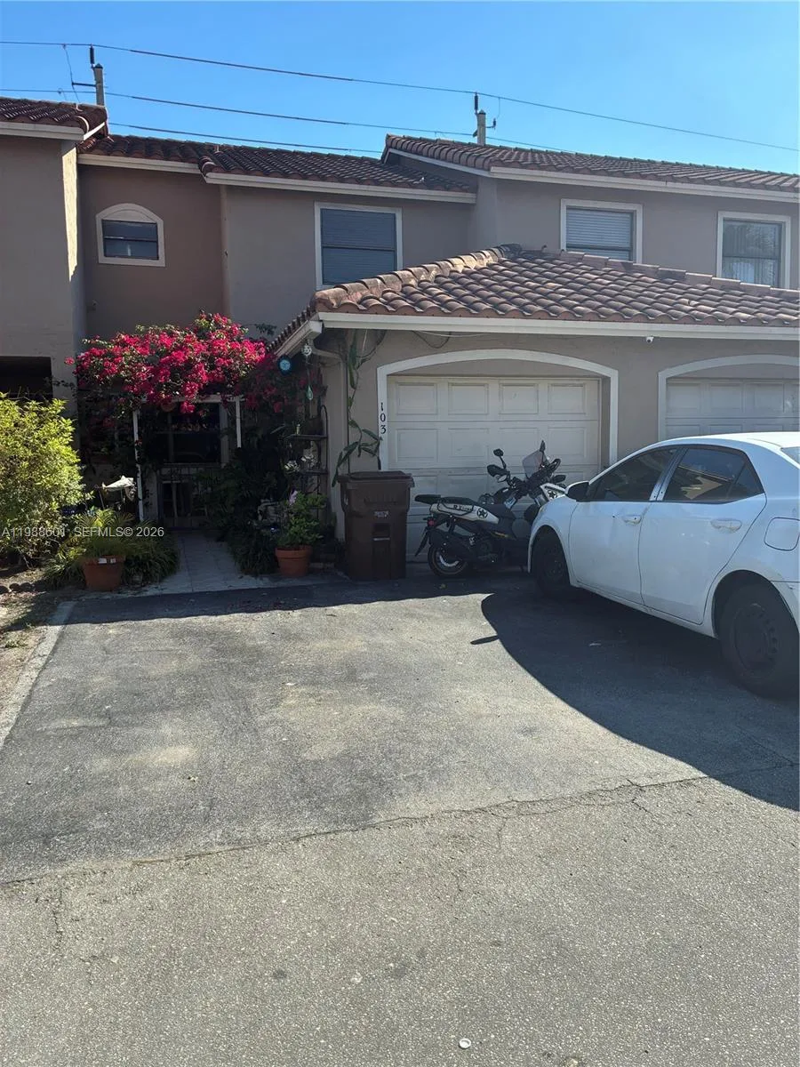 2530 W 60th Pl # 103-17, Hialeah, FL 33016 photo 2