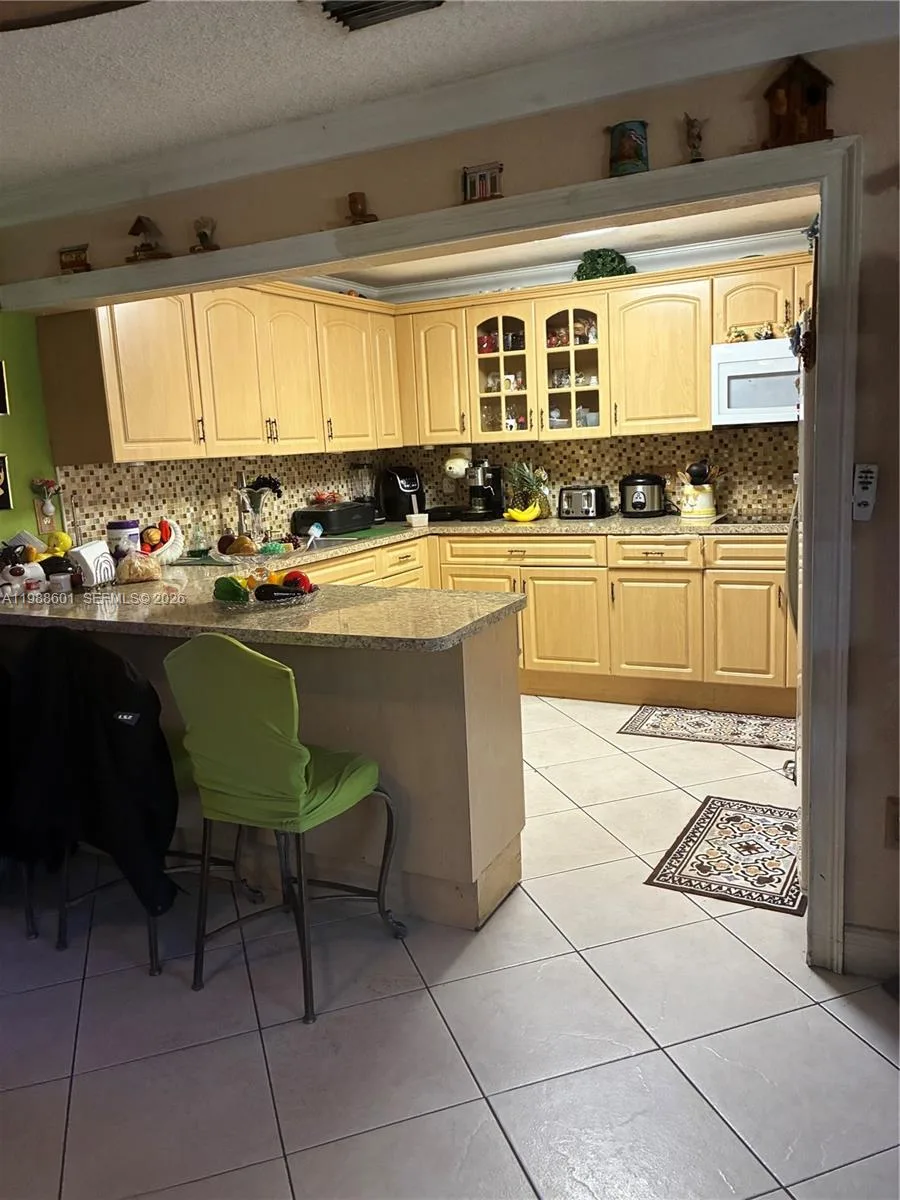 2530 W 60th Pl # 103-17, Hialeah, FL 33016 photo 3