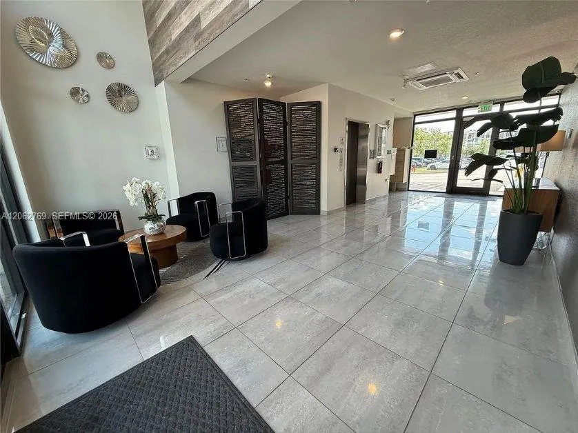 8167 NW 41st St # E-409, Doral, FL 33166 photo 3