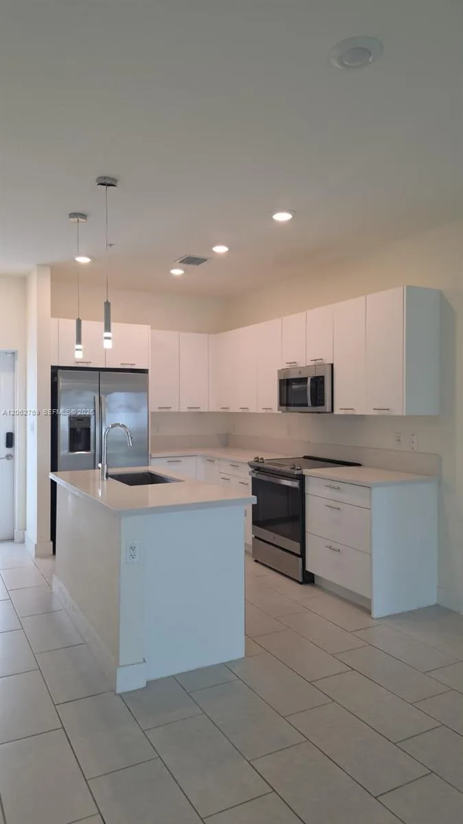 8167 NW 41st St # E-409, Doral, FL 33166 photo 5