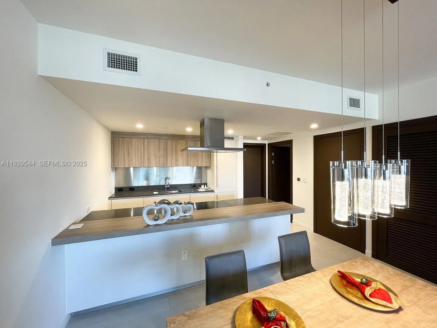 1000 Brickell Plz # 2011, Miami, FL 33131 photo 2