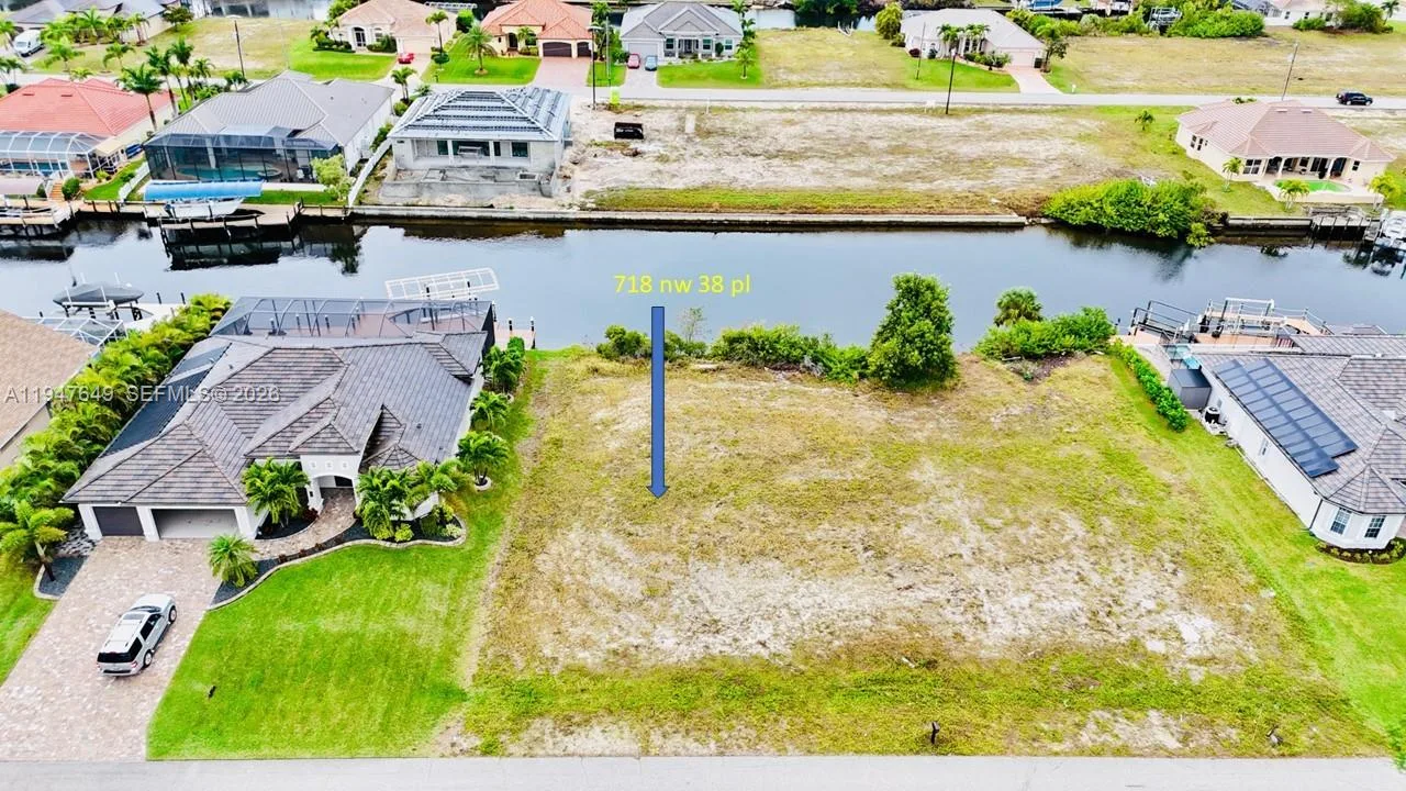 718 NW 38 pl, Cape Coral, FL 33993 photo 2