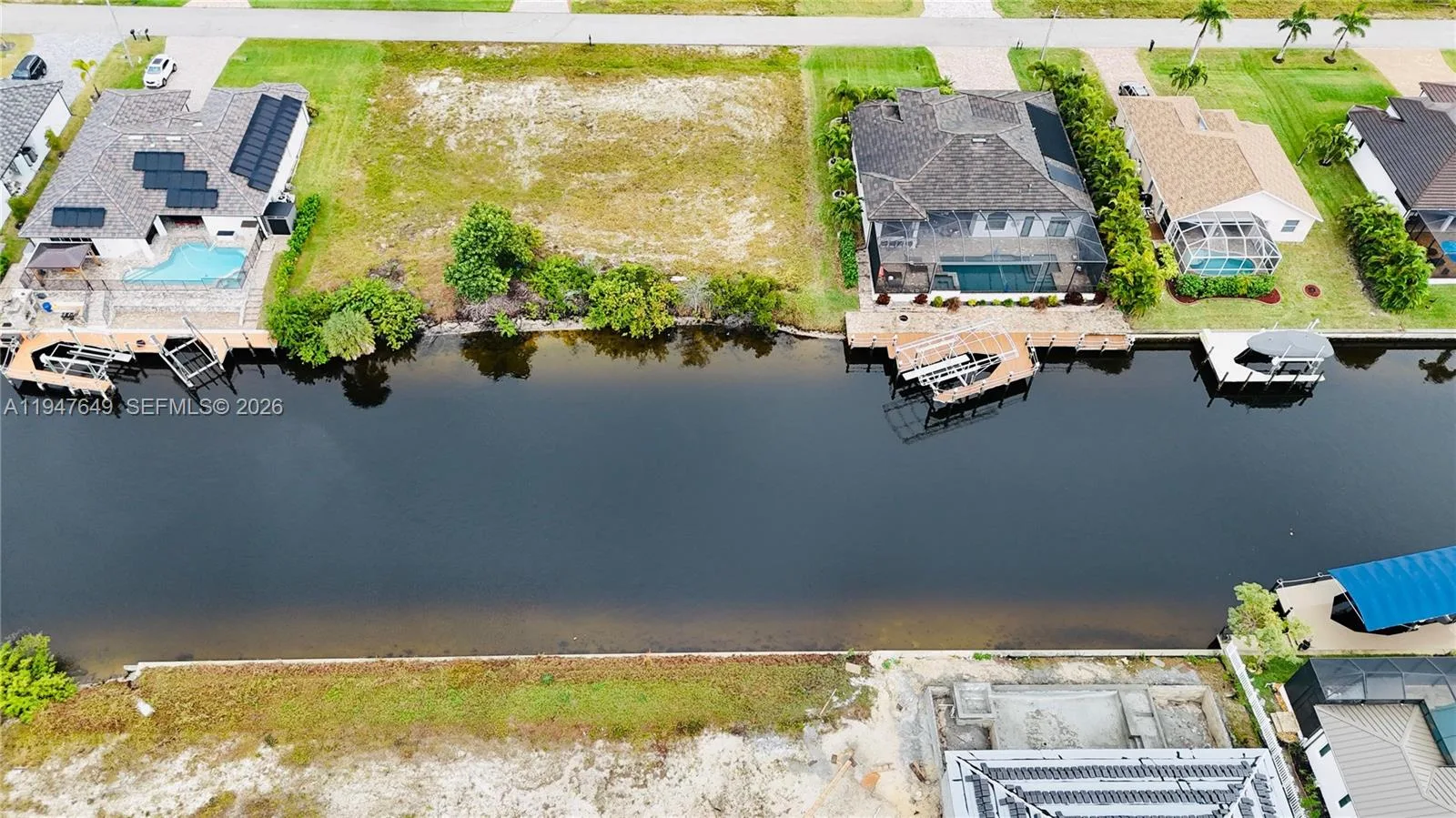 718 NW 38 pl, Cape Coral, FL 33993 photo 3