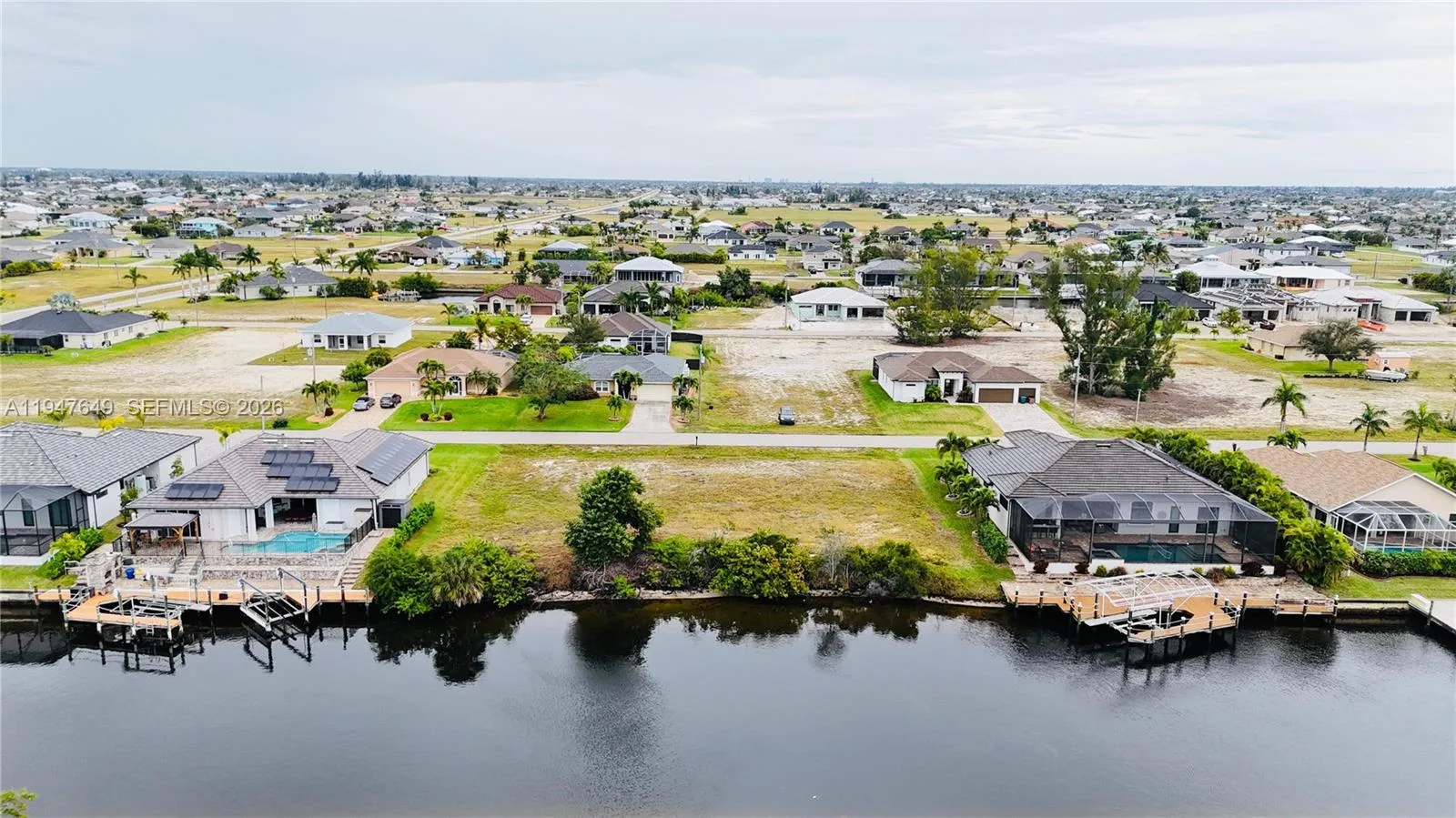 718 NW 38 pl, Cape Coral, FL 33993 photo 4