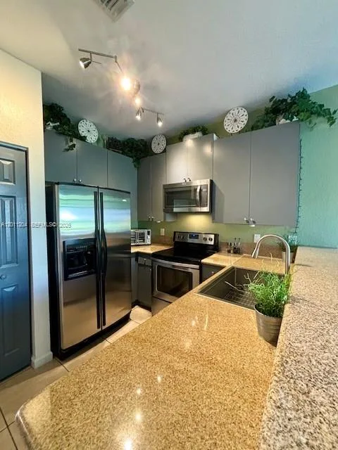 641 NE 21st Ter, Homestead, FL 33033 photo 8