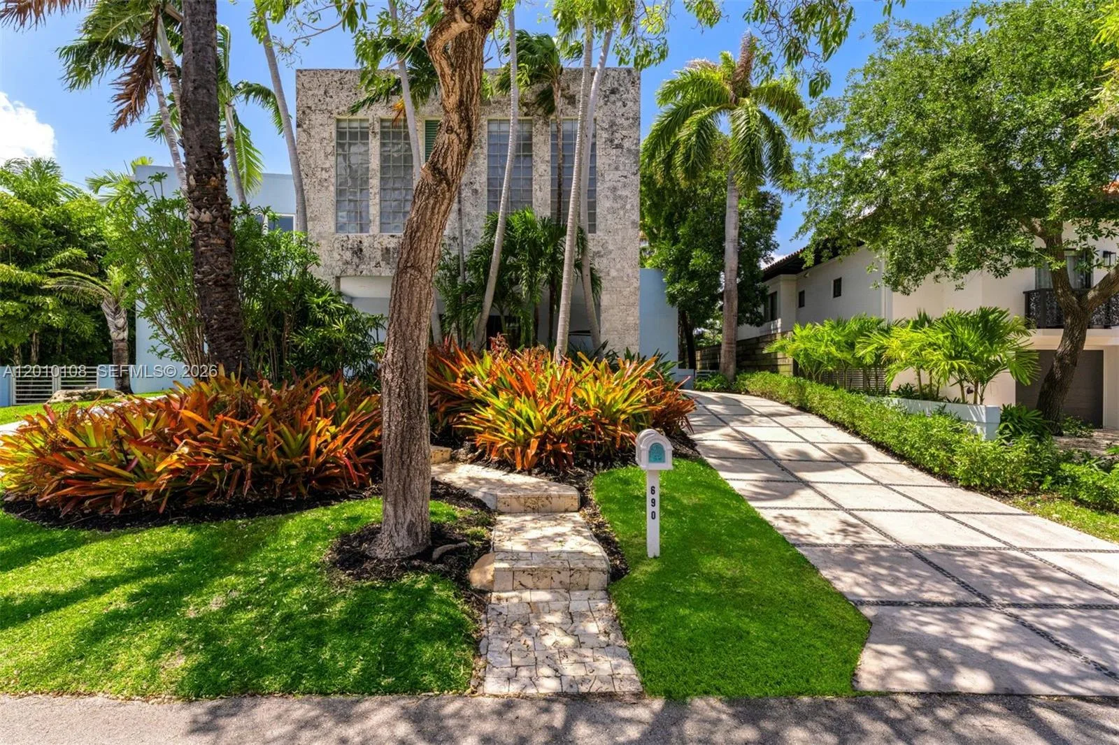 690 Warren Ln, Key Biscayne, FL 33149 photo 2