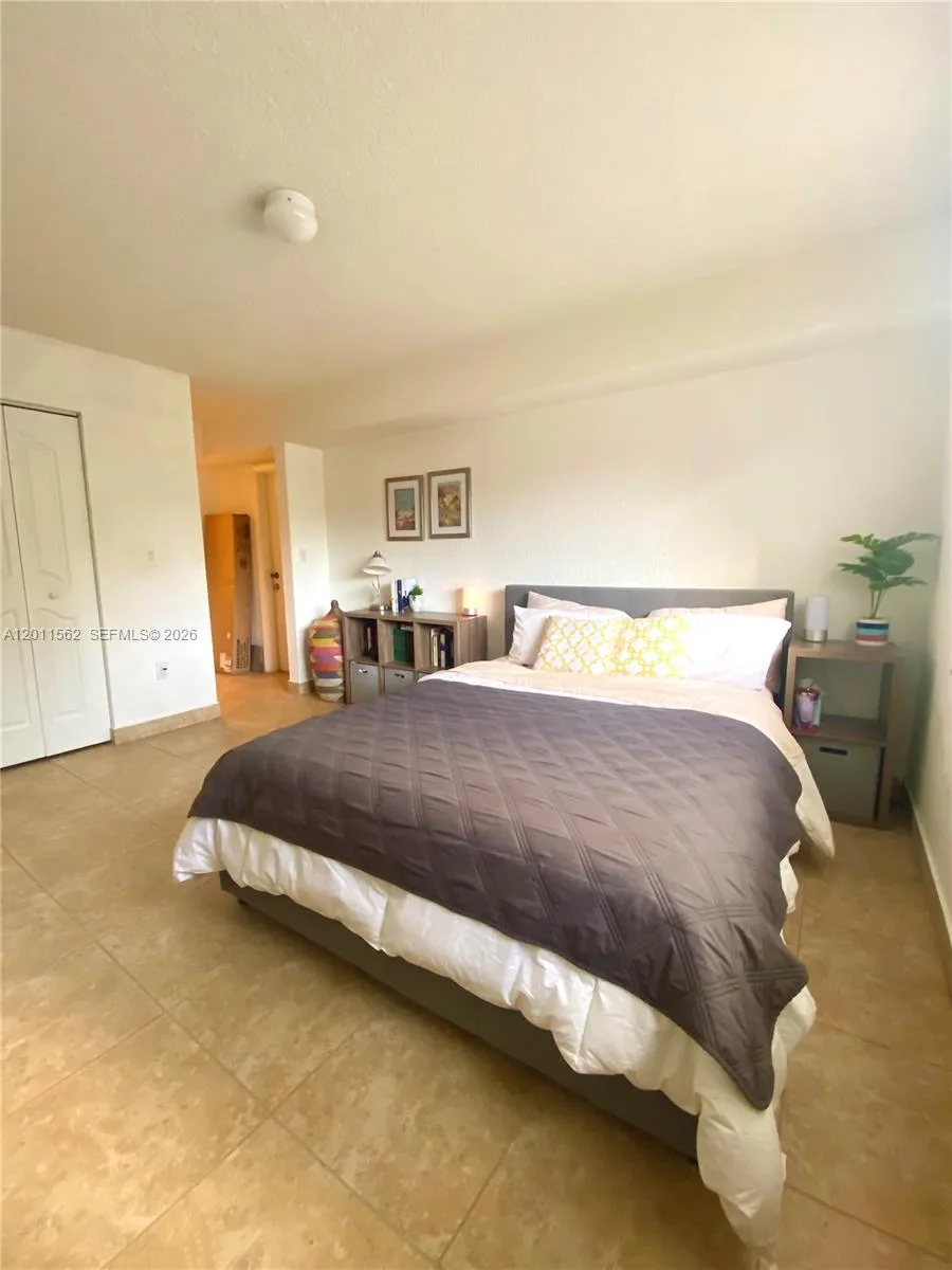 445 SW 11th St # 107, Miami, FL 33130 photo 3