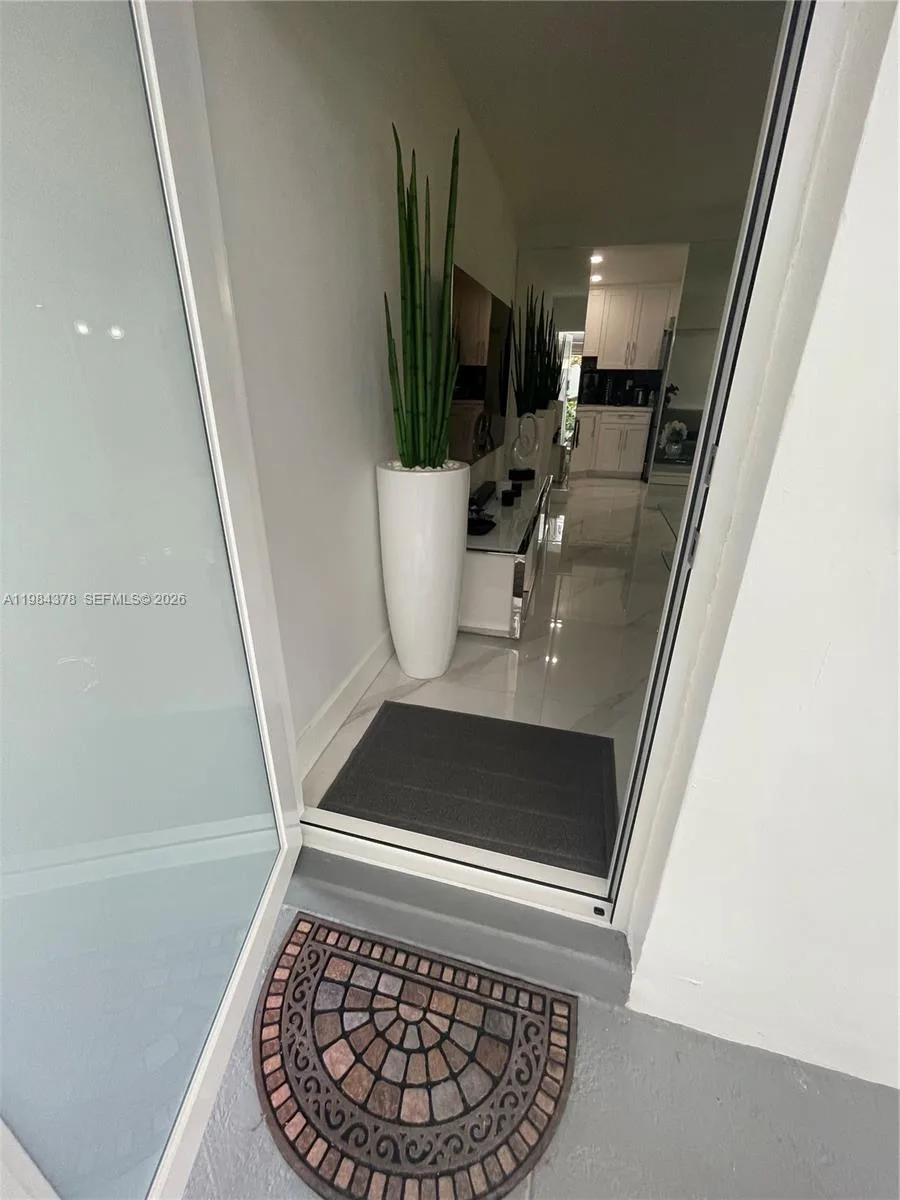 926 Michigan Ave # 3, Miami Beach, FL 33139 photo 2