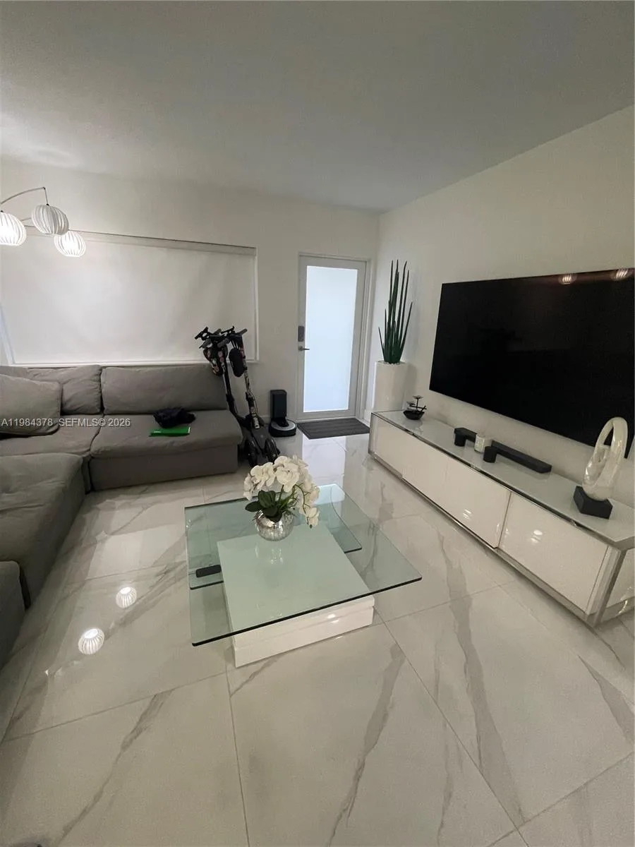 926 Michigan Ave # 3, Miami Beach, FL 33139 photo 3