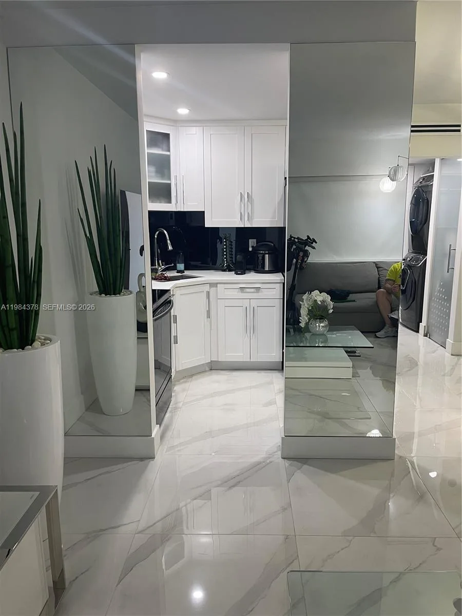 926 Michigan Ave # 3, Miami Beach, FL 33139 photo 6