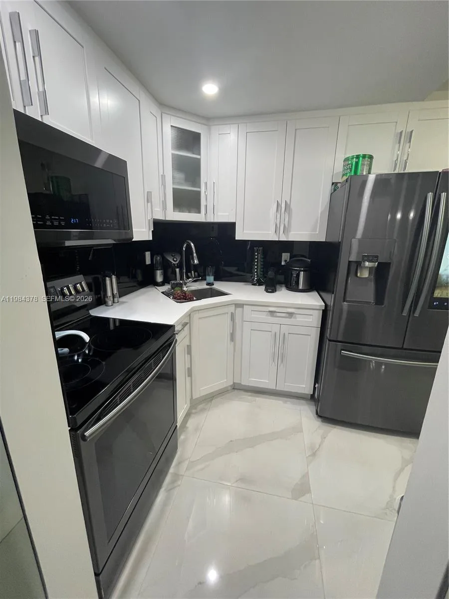 926 Michigan Ave # 3, Miami Beach, FL 33139 photo 8