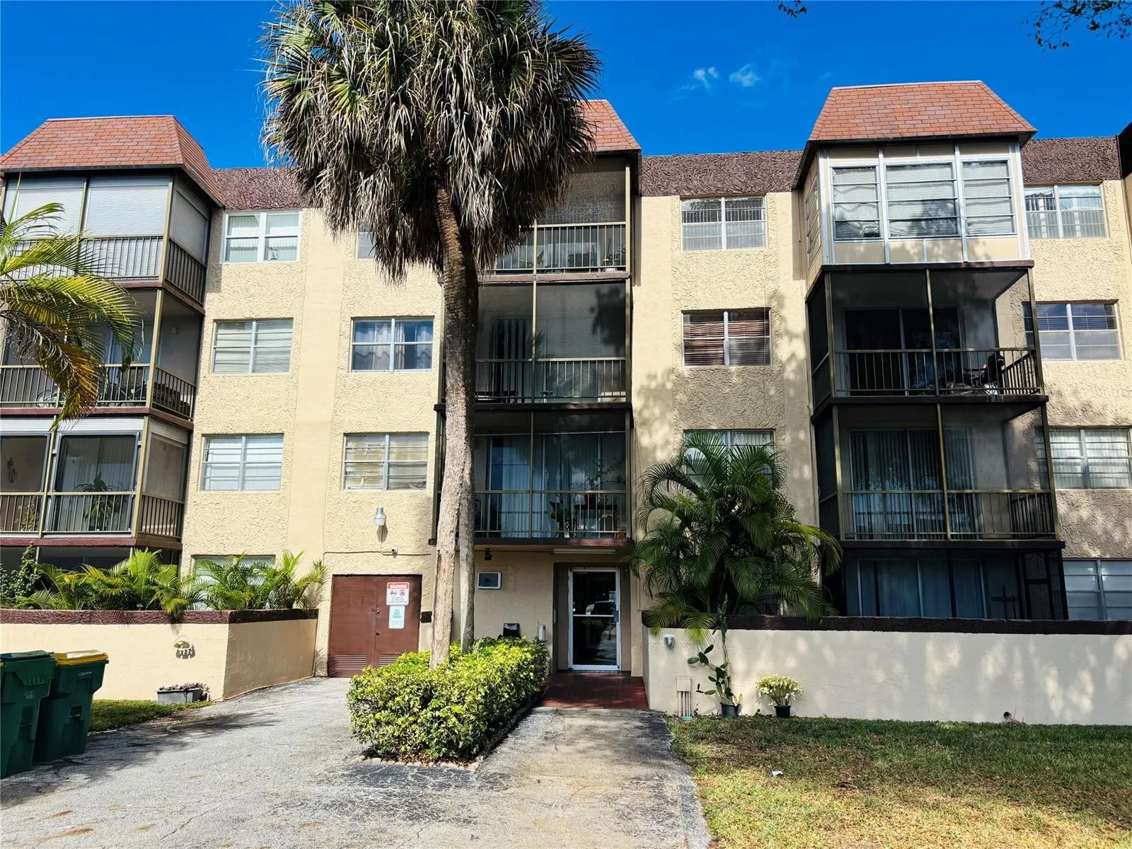 7300 NW 17th Street # 202, Plantation, FL 33313