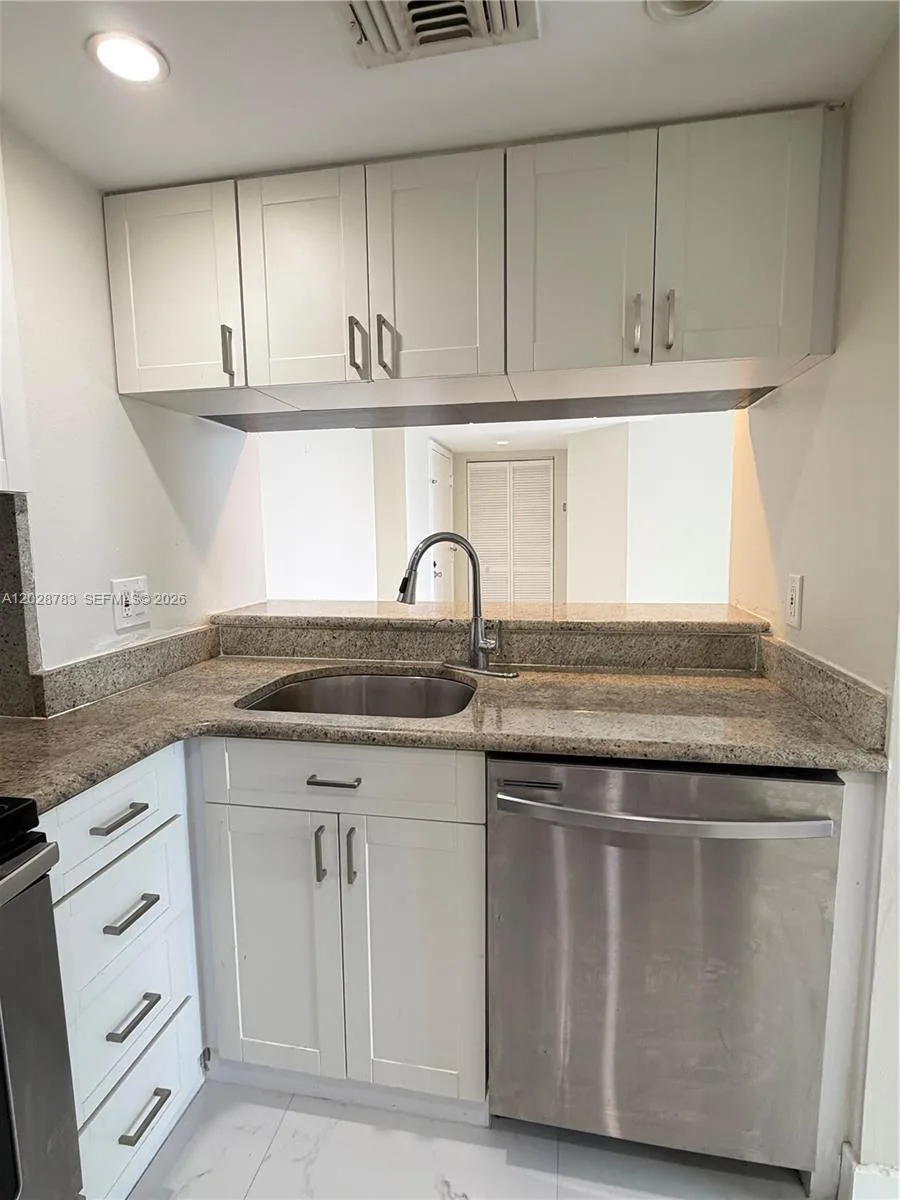 770 Claughton Island Dr # 704, Miami, FL 33131 photo 4