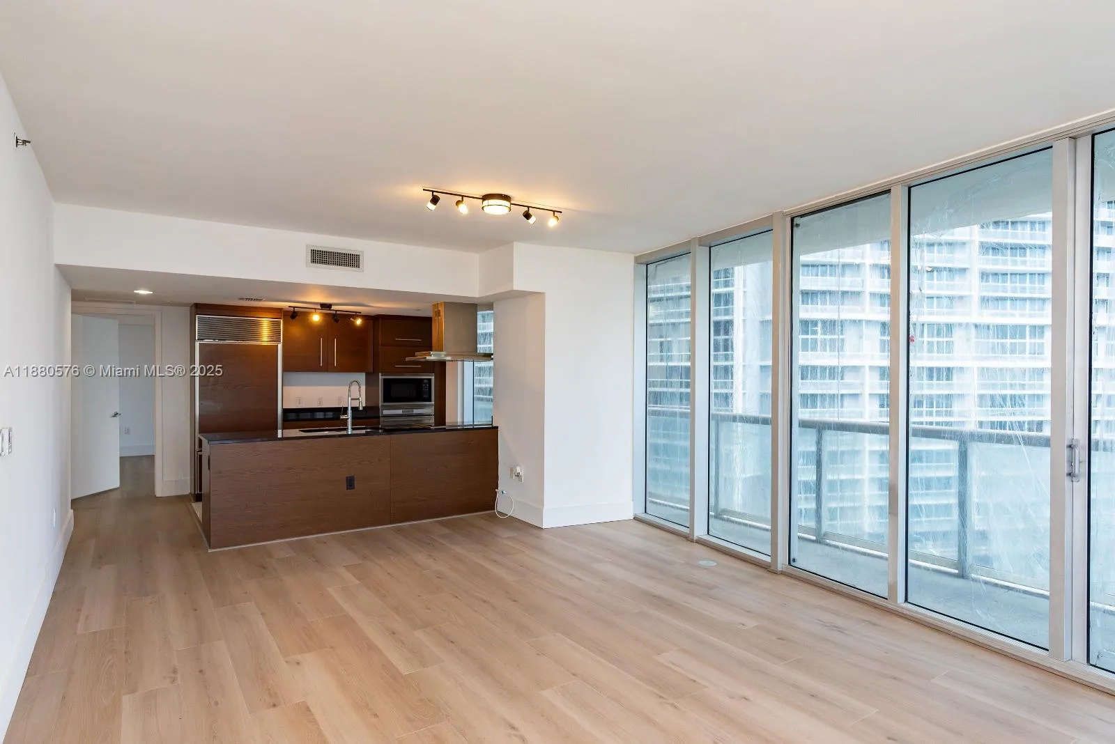 495 Brickell Ave # 2102, Miami, FL 33131 photo 11
