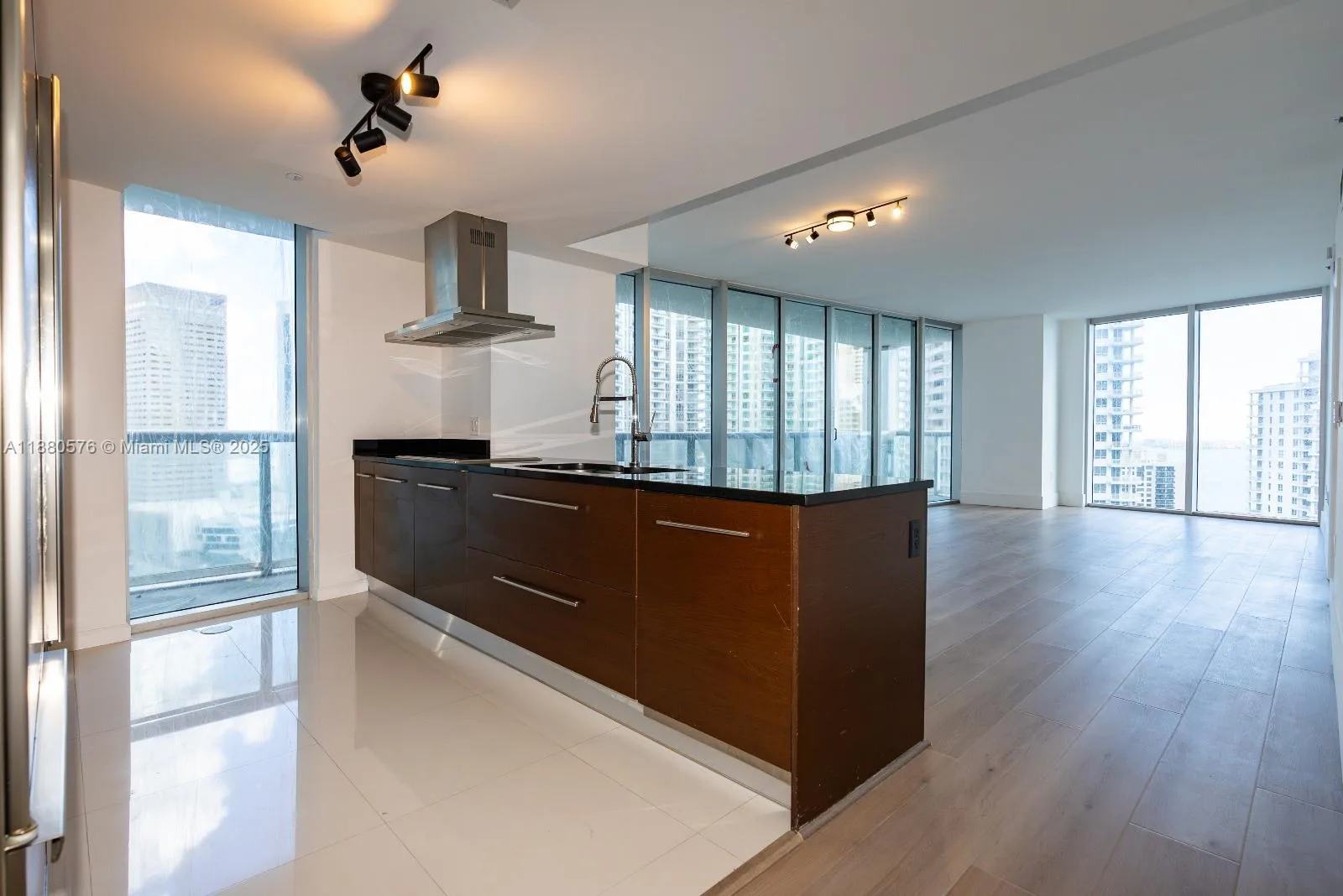 495 Brickell Ave # 2102, Miami, FL 33131 photo 12