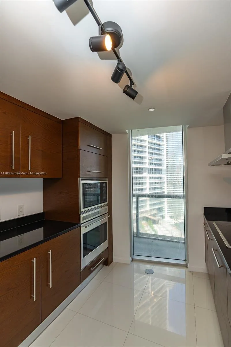 495 Brickell Ave # 2102, Miami, FL 33131 photo 6