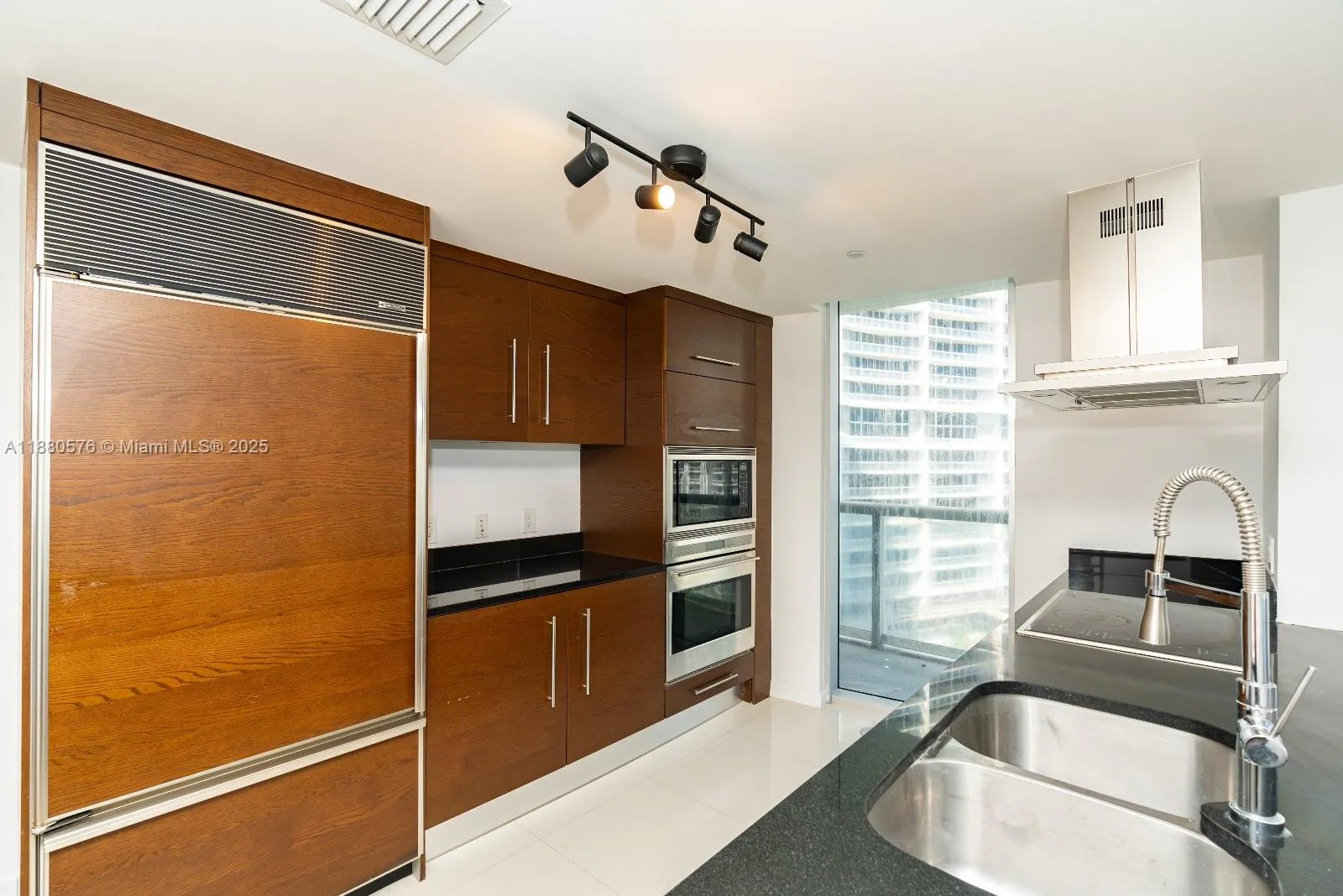 495 Brickell Ave # 2102, Miami, FL 33131 photo 7
