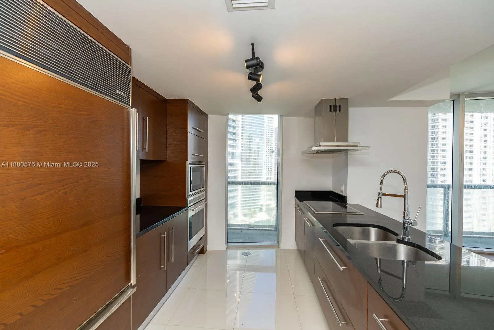 495 Brickell Ave # 2102, Miami, FL 33131 photo 8