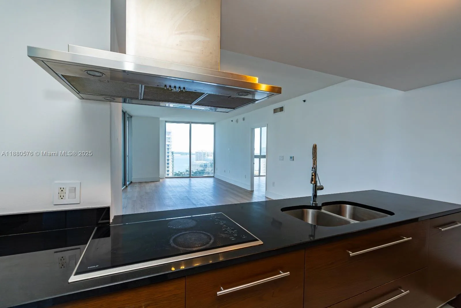495 Brickell Ave # 2102, Miami, FL 33131 photo 9