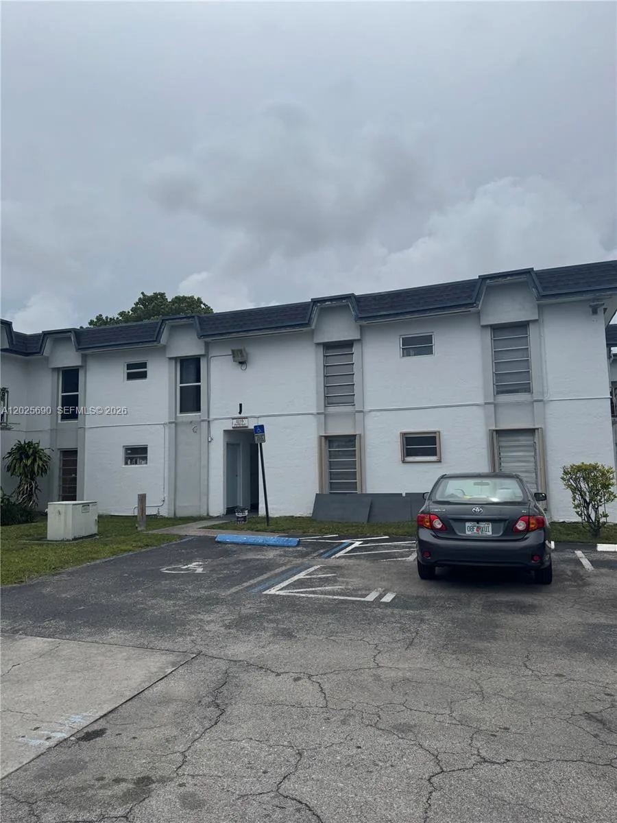 7235 SW 94th Pl # J6, Miami, FL 33173
