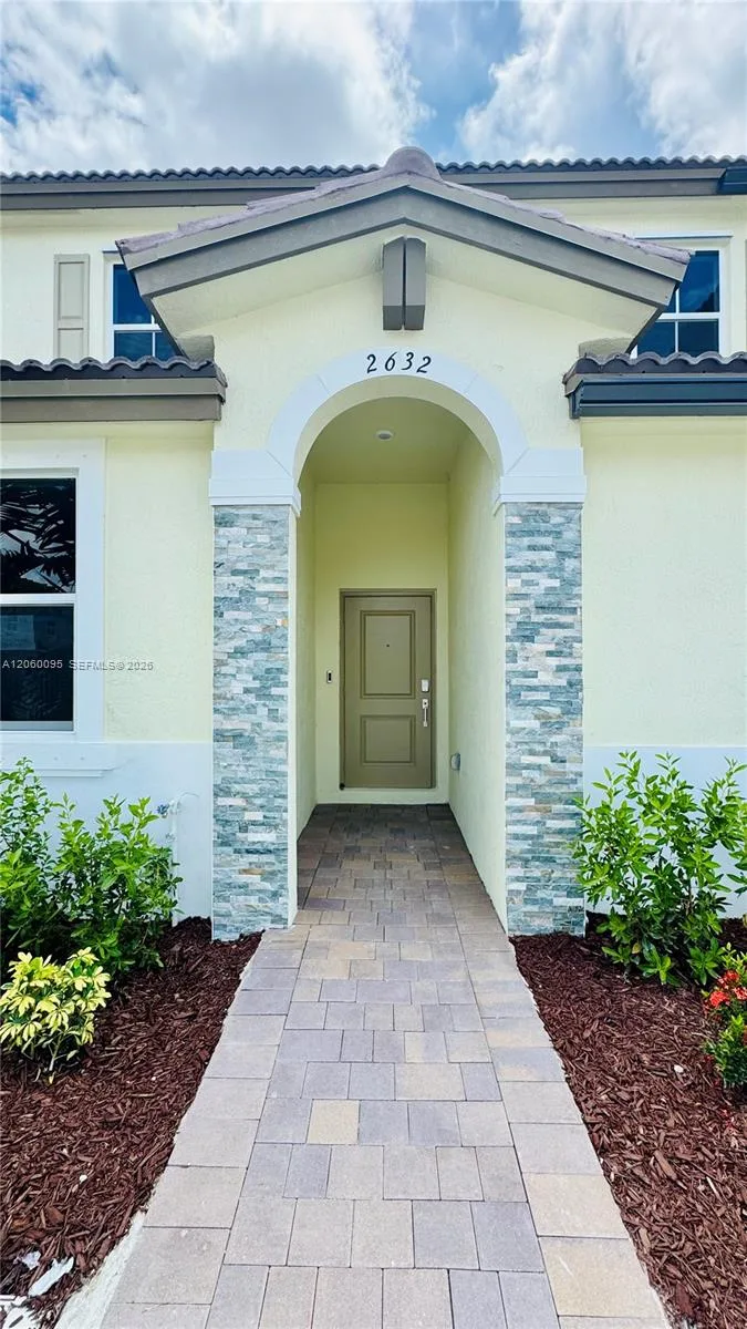2632 SE 27th Dr, Homestead, FL 33035 photo 2