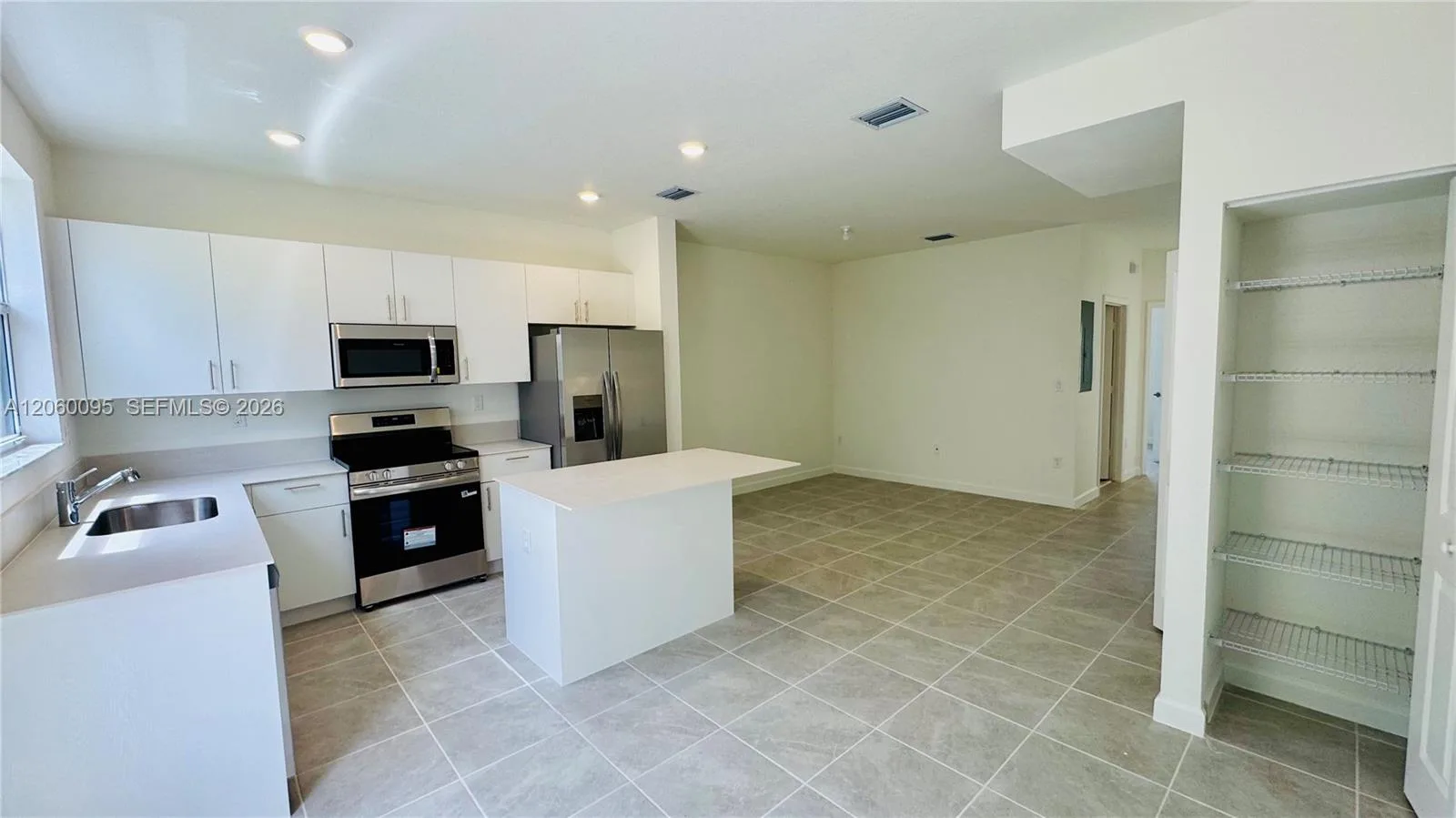 2632 SE 27th Dr, Homestead, FL 33035 photo 5