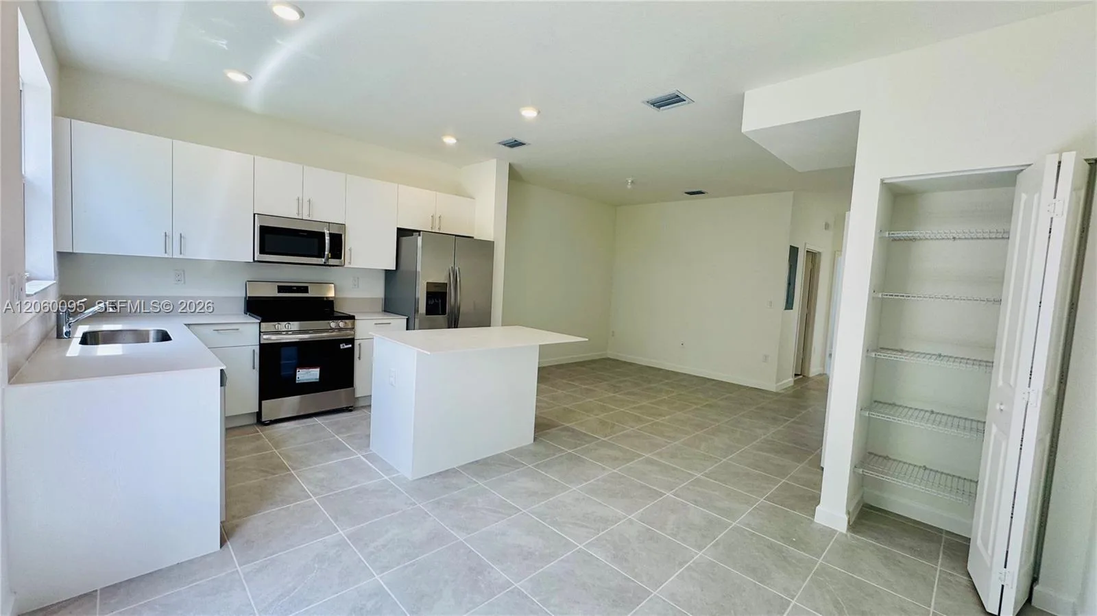 2632 SE 27th Dr, Homestead, FL 33035 photo 6