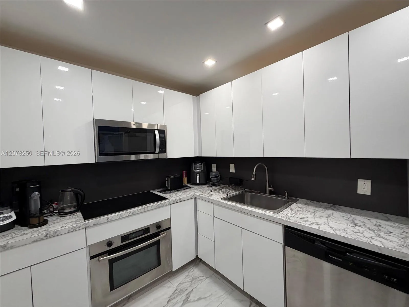 400 Kings Point Dr # 218, Sunny Isles Beach, FL 33160