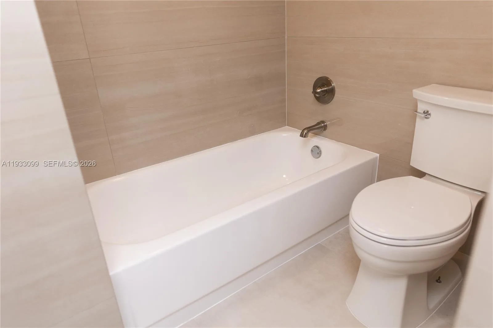 3625 N Country Club Dr # 309, Aventura, FL 33180 photo 10