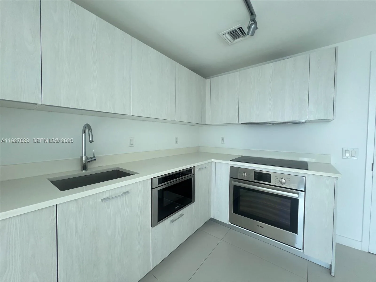 501 NE 31st St # 1009, Miami, FL 33137 photo 4