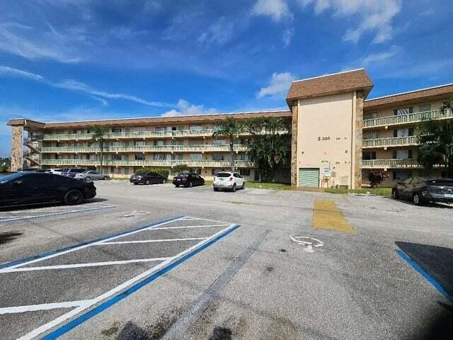 300 Village Green Circle S # 209, Palm Springs, FL 33461