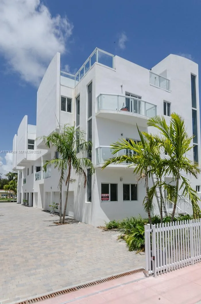 1985 Calais # 3, Miami Beach, FL 33141