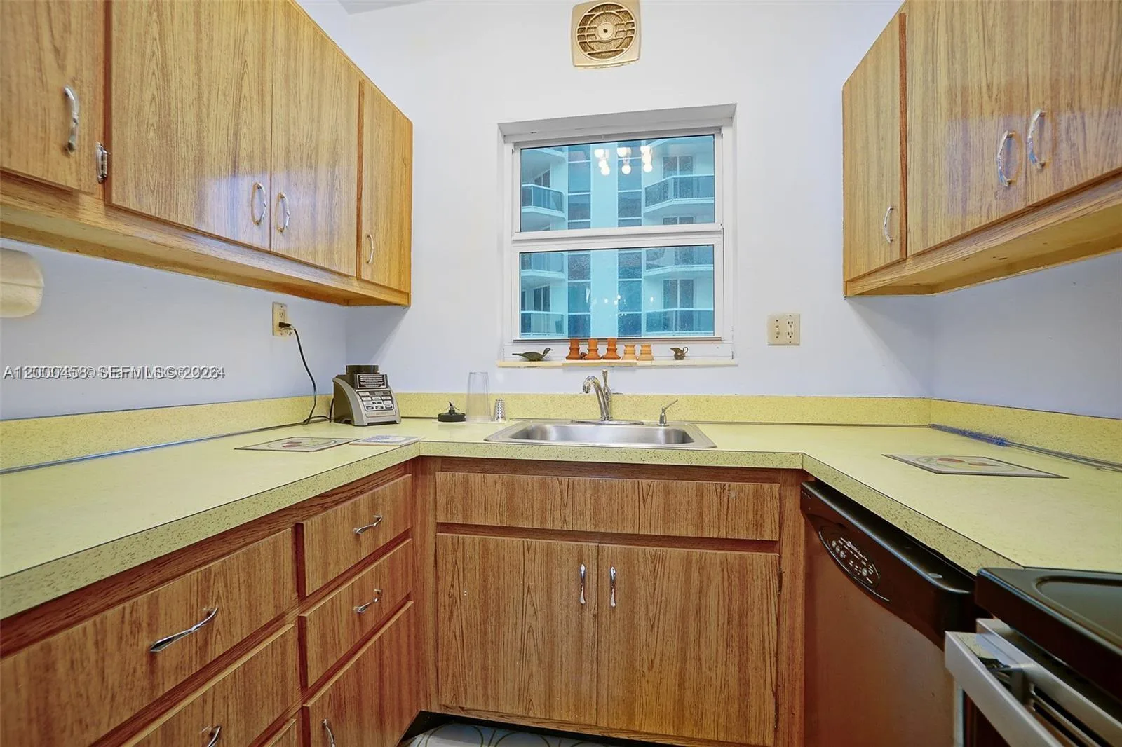 4747 Collins Ave # 1108, Miami Beach, FL 33140 photo 4