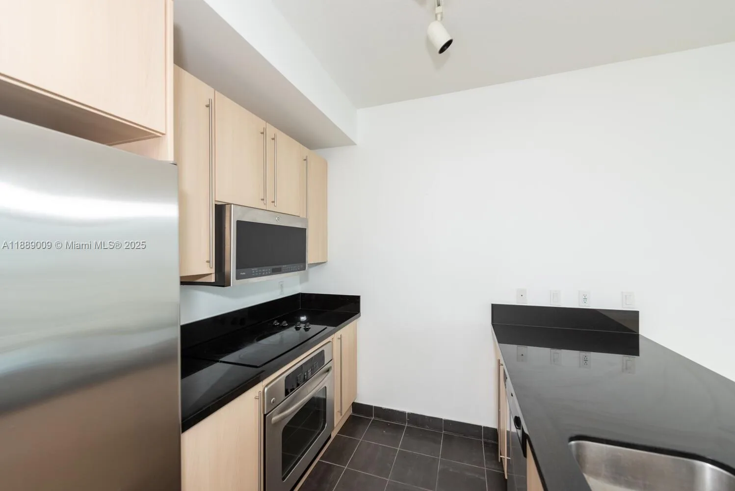 79 SW 12th St # 2605-S, Miami, FL 33130 photo 10