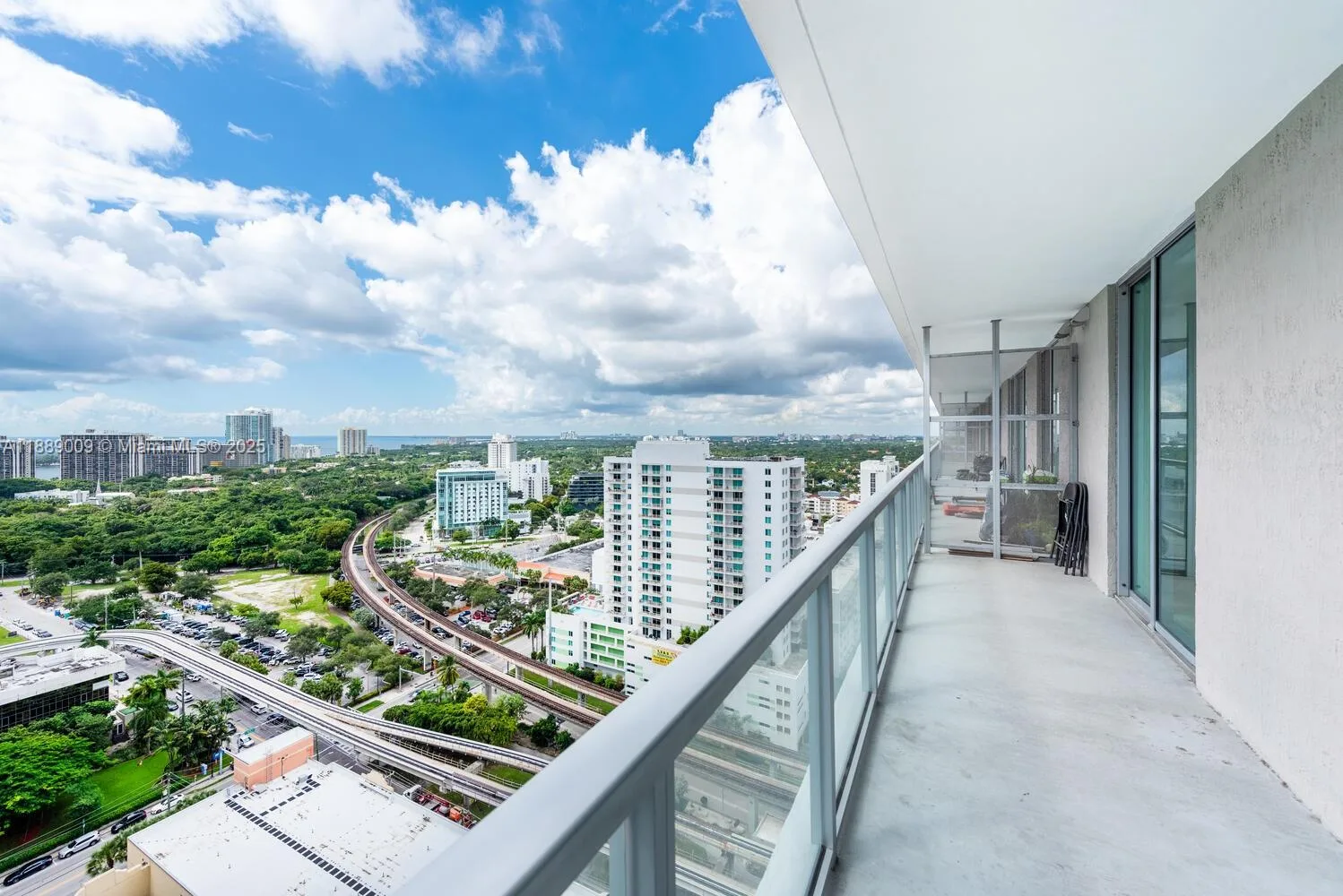 79 SW 12th St # 2605-S, Miami, FL 33130 photo 2