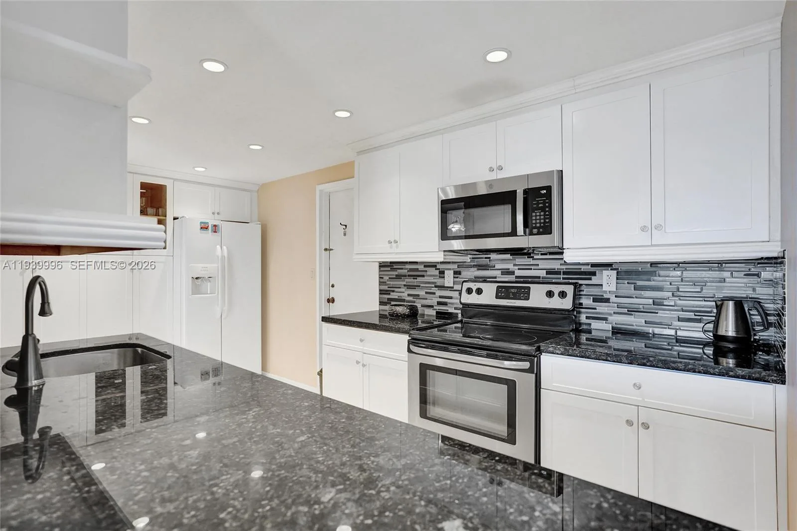 1833 S Ocean Dr # 906, Hallandale Beach, FL 33009