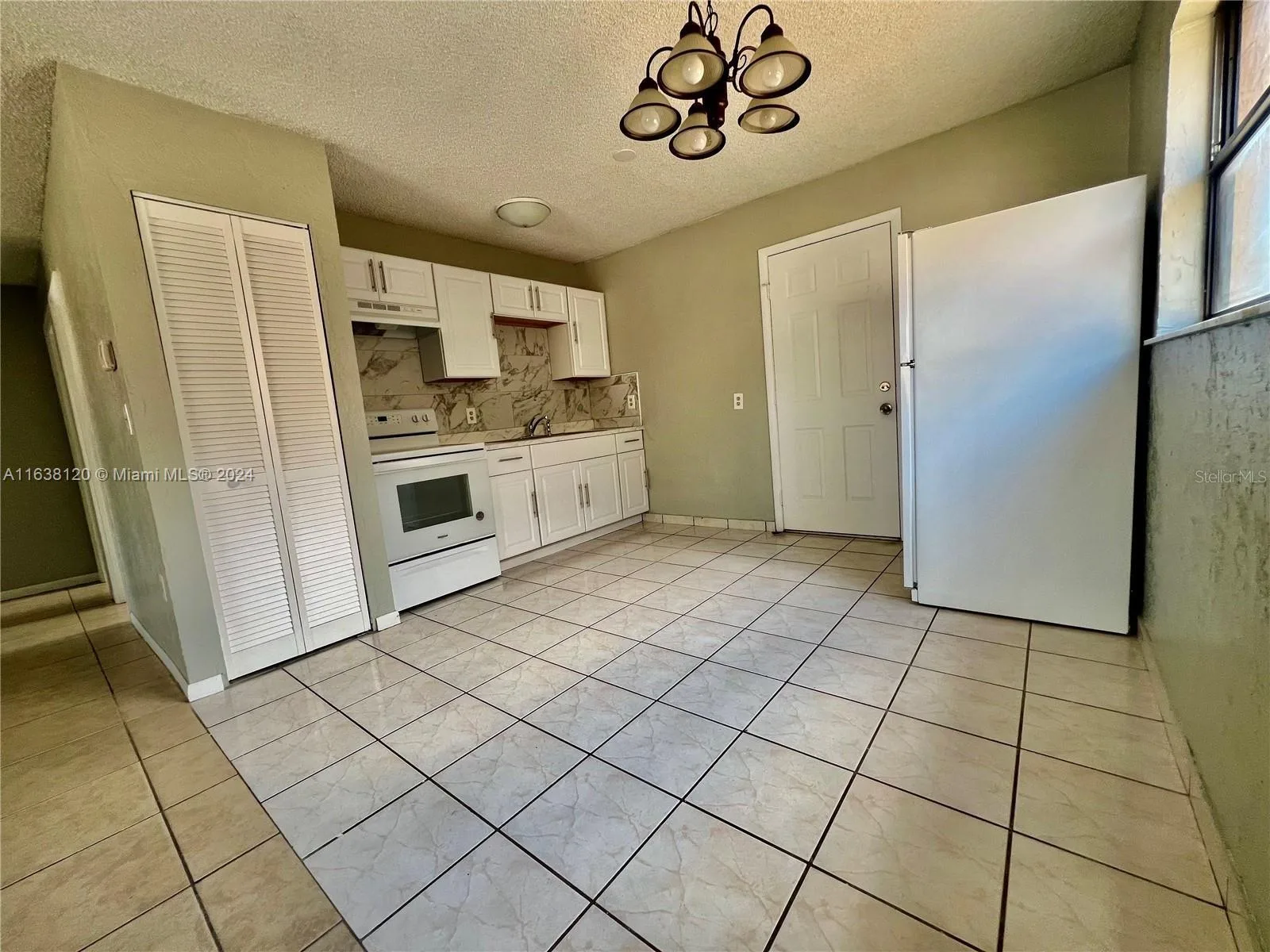 313 Blanco Court, Avon Park, FL 33825 photo 5