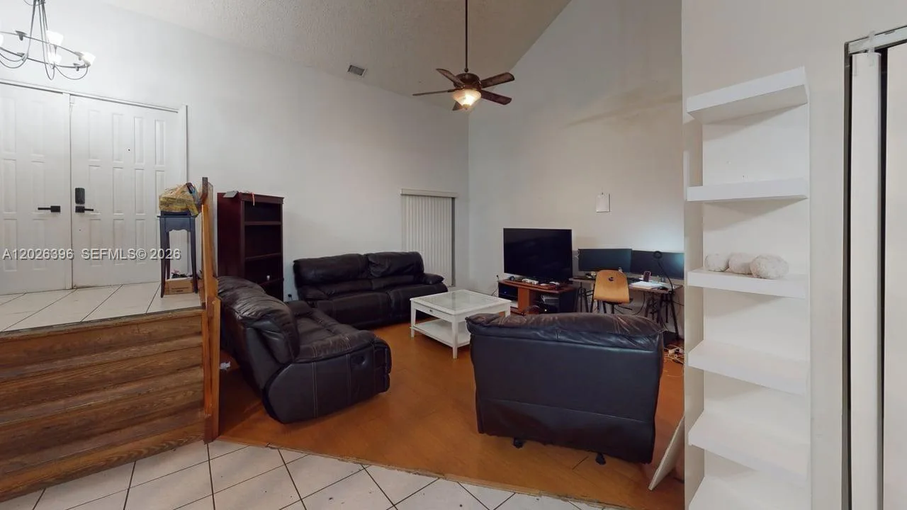 15552 SW 54th Ter, Miami, FL 33185