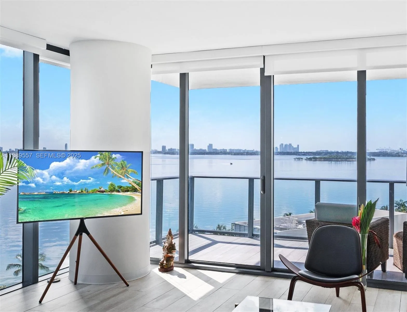 650 NE 32nd St # 707, Miami, FL 33137
