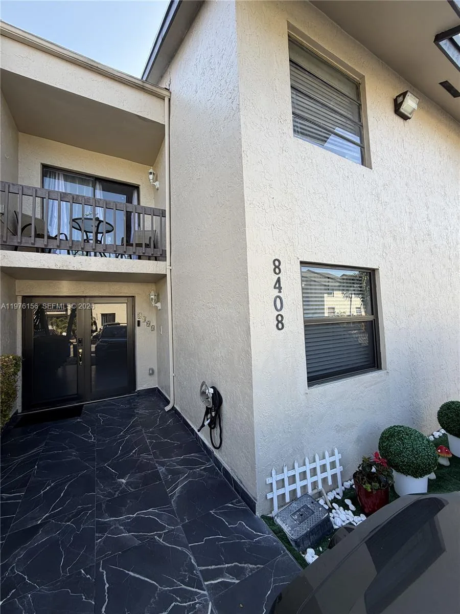 8408 NW 8th St # 8408, Miami, FL 33126 photo 2
