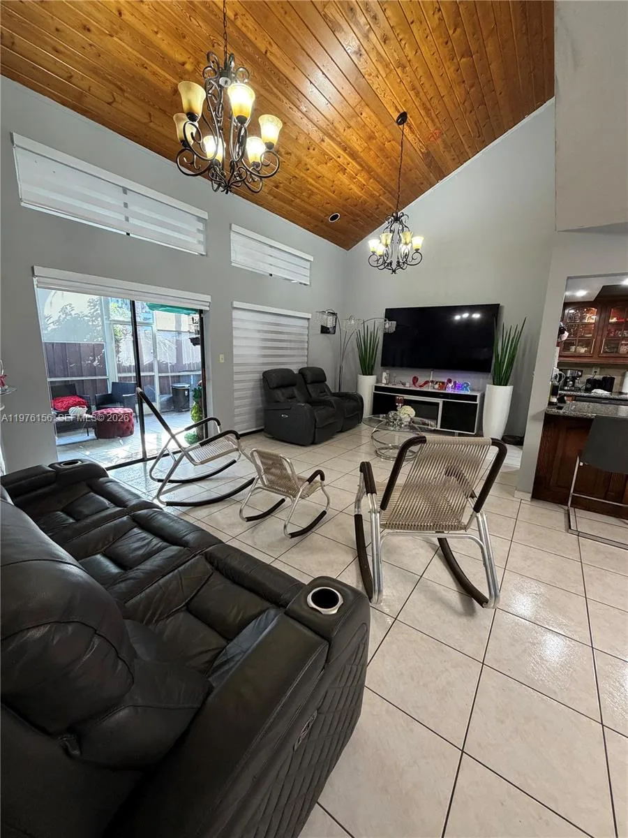 8408 NW 8th St # 8408, Miami, FL 33126 photo 8