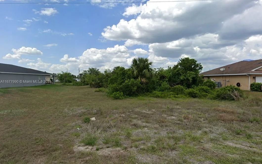 469 Raymer St, Lehigh Acres, FL 33974